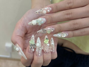 NailSalon AUVE【3/1 OPEN（予定）】の写真/【赤坂徒歩4分/西鉄天神徒歩9分】トレンドを意識した華やかなデザインやパーツを豊富にご用意☆