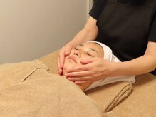 サロン スムース(Salon SMOOOTH)/フェイシャルエステ施術風景2