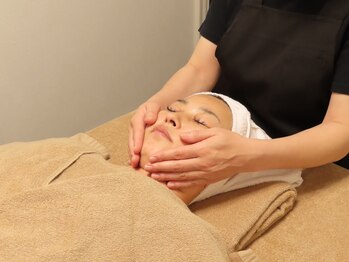 サロン スムース(Salon SMOOOTH)/フェイシャルエステ施術風景2