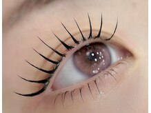 仕上げは束感うる艶コーティングで自まつ毛以上の仕上がりに！まつげパーマ/パリジェンヌ/アイブロウ