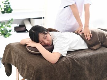 台湾式リラクゼーション の写真/手のひらが疲れを吸い取り、家事や喧騒を忘れる静かな非日常。体が軽くなれば、心に笑顔と優しさが戻る。