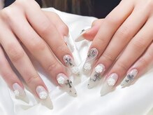 ディオーネ ネイルスタジオ(Dione)/目立つ大粒ビジュー！