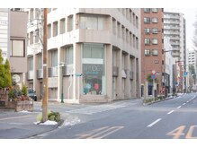 一番町はりきゅう院/茶色のビル