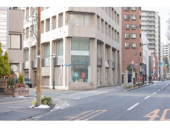 一番町はりきゅう院/茶色のビル