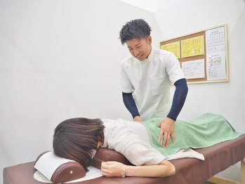 さかもと鍼灸整骨院/骨盤矯正で身体の歪みを改善