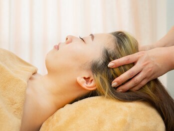 アンビー(&B)/ヘッドスパでリフトアップ