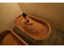 奈良県吉野の無垢ヒノキと新鮮な生葉をブレンド。