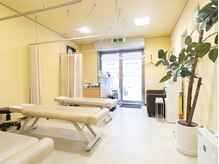 ABCカイロプラクティック 元住吉整体院/開放感ある施術スペース