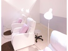 まつげエクステ専門店 ビューティーアイラッシュ 近鉄百貨店草津店/清潔感のある店内