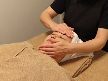 サロン スムース(Salon SMOOOTH)/フェイシャルエステ施術風景3