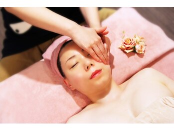 ココチ アロマ(COCOCHI Aroma)の写真/大人気！お顔のリフトアップ＆美肌に【小顔コルギ+ハイパーナイフ+毛穴洗浄+モデリングパック60分￥5980】