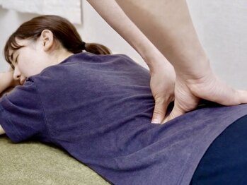 整体オガサワラ/思わず手を当ててしまう腰痛に◎