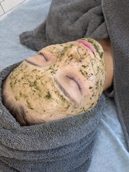 肌質改善専門Salon72 【ハーブピーリング/毛穴/シミ/たるみ/ニキビ改善】の写真/【テロメラーゼ配合】毛穴悩みを土台からケア！最新ハーブ×スピキュールで、理想の滑らか素肌へ導く◎