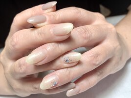 シンプルネイルにキラキラを☆