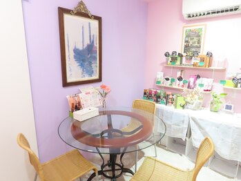 メイクォーク(MAY QUARK)/２階に上がると隠れ家的サロン