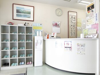 イスクラ鍼灸指圧接骨院/受付カウンター