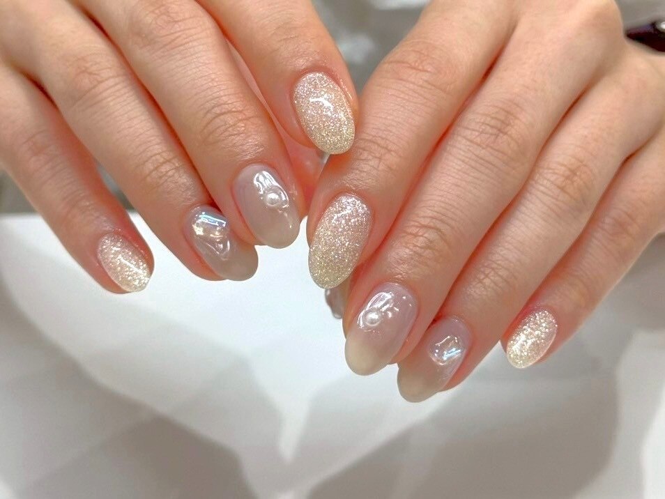2025年-2026年冬トレンド】ニュアンス シルバーのネイルデザイン集