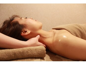 カオリア(KAOLIA)/首肩のリンパマッサージ