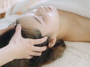 イロ 中目黒(ilo)/:筋肉を捉えてほぐすヘッドスパ