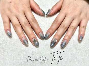 テテ(TeTe)/ラメグラデーションネイル