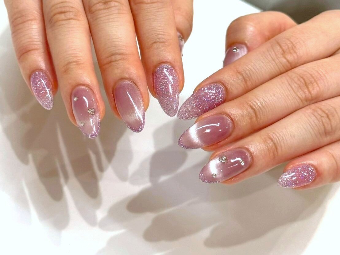 2025年-2026年冬トレンド】ストーンアートのネイルデザイン集｜人気順