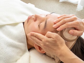 小顔矯正エステ プリュムレーヴの写真/同年代より美しく輝く秘密☆ 40代からのホウレイ線・たるみ改善×小顔で年齢を感じない上向きハリ肌印象へ