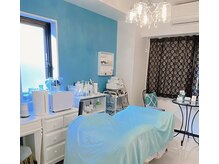 地中海風リゾートをテーマにしたサロンは、オーナーのDIY!