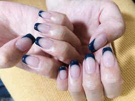 大人ネイビーフレンチネイル