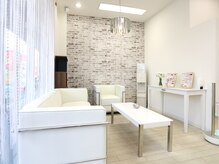 ネイルサロン クール(Nailsalon Coeur)の雰囲気（ゆったりとくつろげる待合です。）