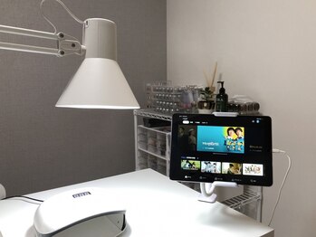 ニアベル(near belle)の写真/お好きな動画や映画を見ながらネイルができるサロン!【タブレット完備】でリラックスして施術いただけます!