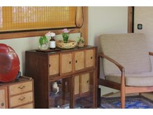 花風空月の雰囲気（【室内のしつらい】畳のお部屋祖母が使っていた茶箪笥とお花）