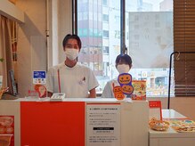 カラダファクトリー 池袋西口店/ドアを開けたら受付です