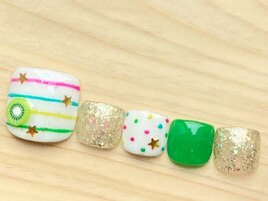 カラフルポップフットネイル