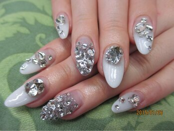 ココネイル(COCO NAIL)/白グラデ　キラキラストーン