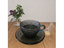 眠りノムコウの雰囲気（オリジナルブレンドの温かいハーブティーを手作りクッキーと共に）