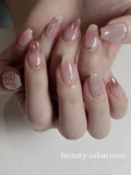 オンニ(onni)の写真/大人女性にピッタリの繊細で上品なネイルが楽しめる♪シンプルだからこそ指先の美しさが際立つ◎