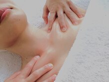 カルム(Calme)の雰囲気（仕上げはデコルテマッサージでリンパを流してお顔周りスッキリ！）