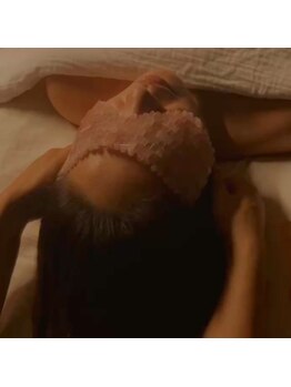 ララルアナ(Lara luana)/施術の終わりに耳ツボほぐし