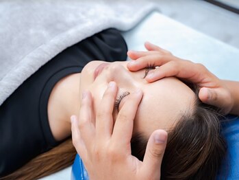 眼の整体 アイケアLaBo駒込駅前店【マッサージ/整体/眼精疲労/老眼/肩こり/視力低下】/ 低周波施術[筋膜リリース]