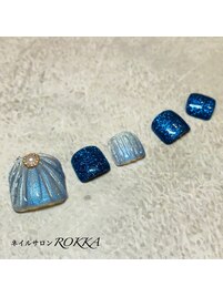 ブルーの濃淡フットネイル