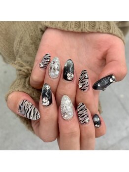 ゼブラ柄ネイル