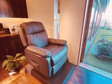 フォンテーヌブロー 鞍月店(Fontaine Brow)/店舗1F 施術用ソファーベッド