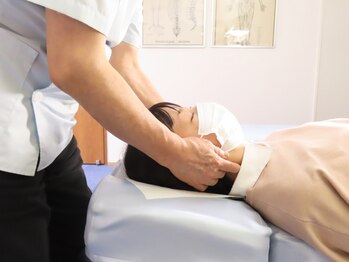 神田カイロプラクティック療術院の写真/長年苦しんだ首肩腰痛もピタ!歴40年のスゴ腕院長による施術!!【カイロプラクティック+骨盤矯正60分￥3300】