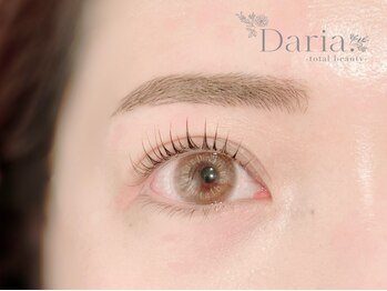 ダリア トータルビューティー(Daria. total beauty)の写真/【人気のLEDグルーでエクステのもち◎ダメージが気になるまつ毛パーマもケアしながら上向きまつ毛に♪】