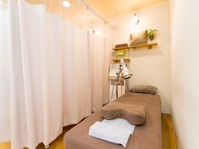 こじま 富雄団地接骨院/個室ベッドでプライベートを確保