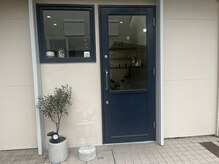 ヌヌ(nunu)の雰囲気（オリーブの木が目印です♪）