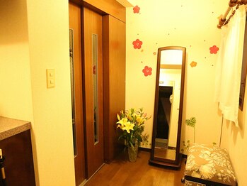 ヒラリオン(Hilarion)/サロン内エントランス(3)