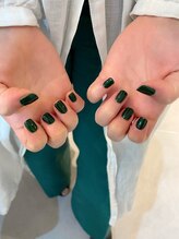 エム(em)/緑ネイル