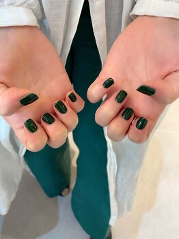 エム(em)/緑ネイル