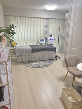ミヨン 元住吉店(miyong)/グレーを基調とした店内